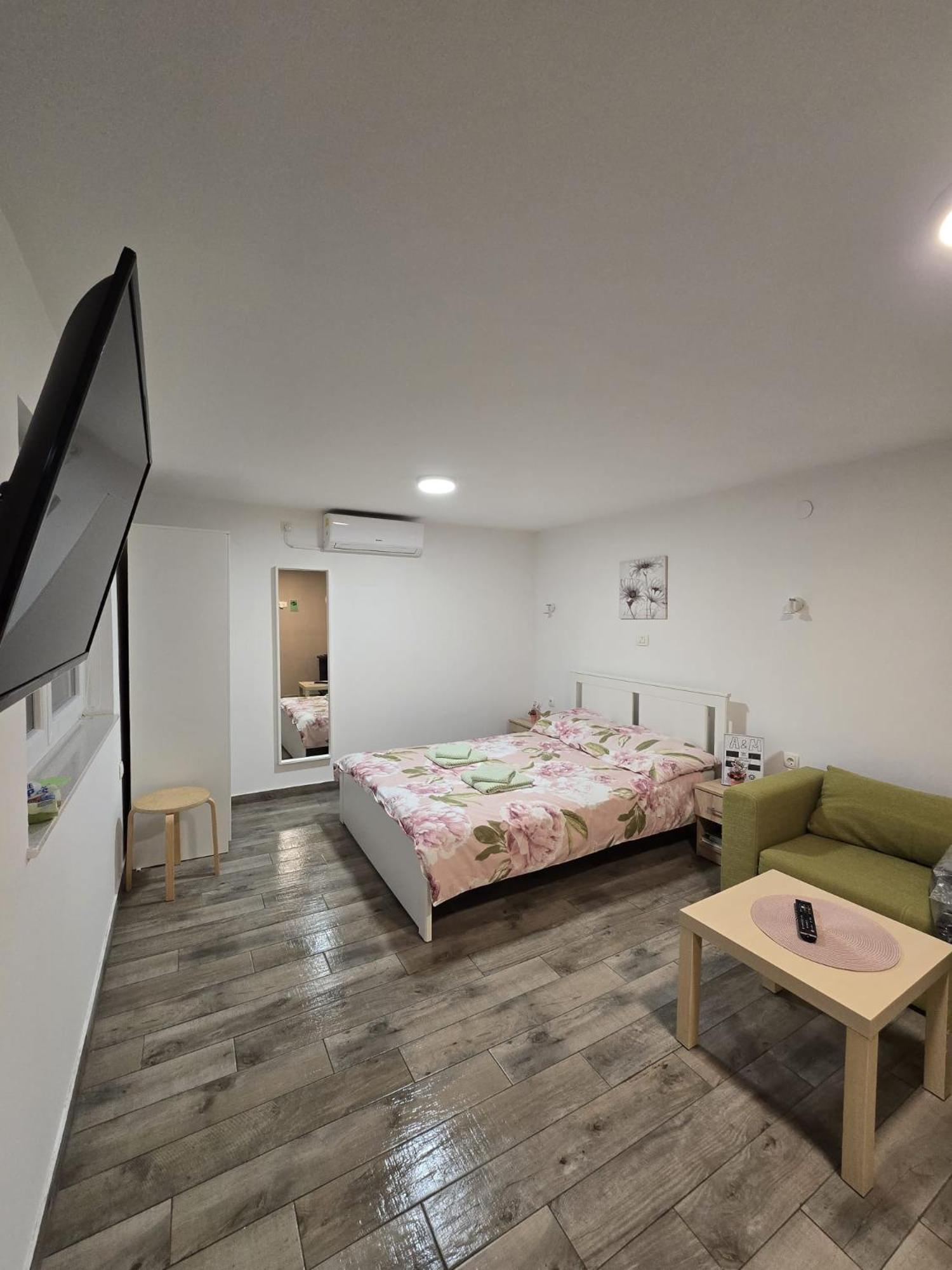 A&M Studio Apartman Otocac Luaran gambar